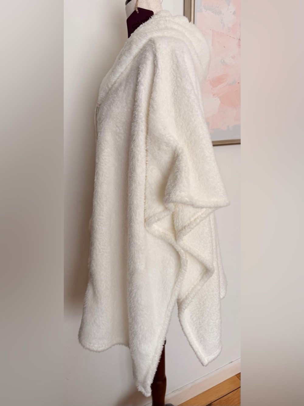 Netflix X Unhide Binger Blanket Poncho in Snow Owl